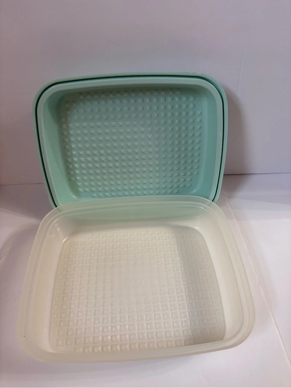 Tupperware Season-Serve Marinade Container Aqua Mint Light Blue